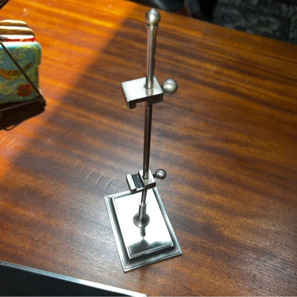 Industrial frame style silver metal frame screws hold 6x4” picture Unique look - Picture 3 of 5